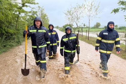 cod galben de ploi torentiale si descarcari electrice in mai multe zone din tara exista risc de inundatii 68c3d321b779a