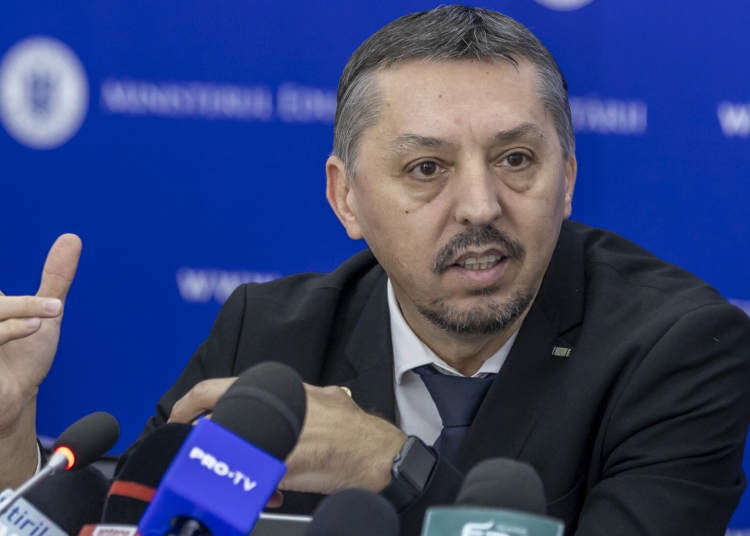 daniel david dupa amenintarile primite de mai multe scoli din tara prezenta politiei si jandarmilor va fi crescuta 68d3b205319ba