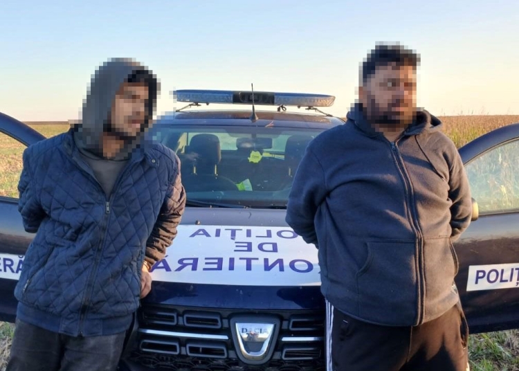 doi migranti au fost retinuti de politistii de frontiera dupa ce au intrat ilegal in tara ascunsi in remorca unui tir 68c937962ee15
