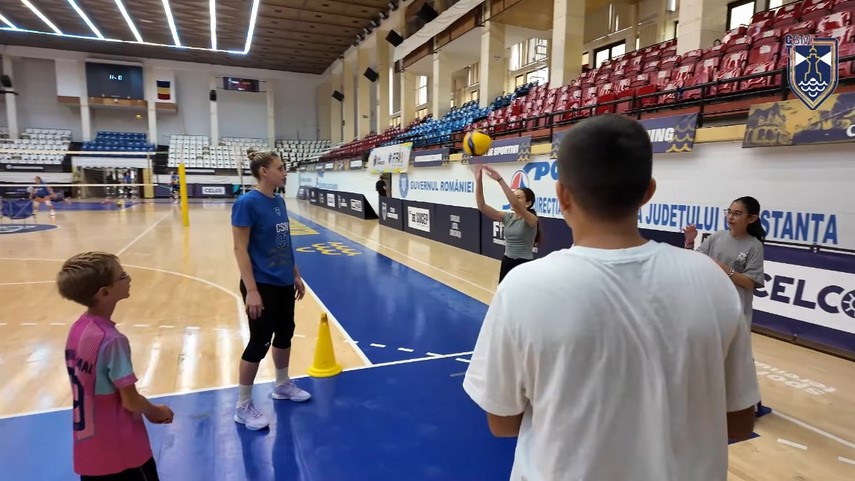 elevi de la liceul teoretic george calinescu pregatire alaturi de voleibalistele de la csm constanta video 68d7a9852958b