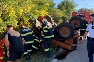 foto accident rutier intre topalu si tichilesti un tractor s a rasturnat 68d06b7516151