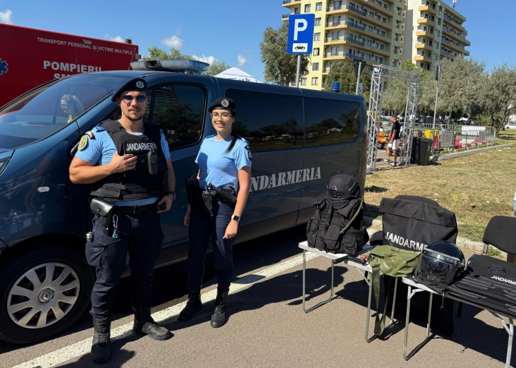 foto jandarmeria constanta in mijlocul actiunii la mamaia rally show 2025 68cfff3055ebb