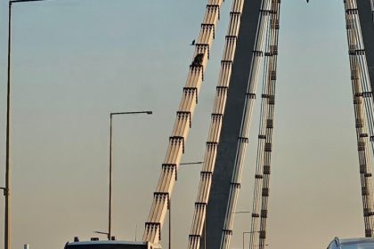 fotovideo un barbat s a cocotat pe podul agigea live pe tiktok e acelasi care ameninta in 2008 ca l arunca in aer 68bf3c3e02c74