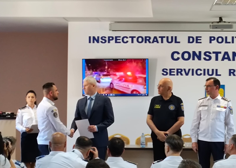 galerie foto mai multe cadre mai premiate in prezenta ministrului predoiu printre ei politistul caruia i s a predat criminalul din cernavoda 68bac1a93663e