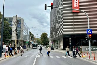galerie foto trecere de pietoni semaforizata pe strada mihai viteazu din centrul orasului constanta 68da65a4ac2db