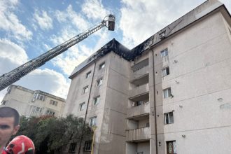 galerie fotovideo incendiu la mansarda unui bloc din constanta un barbat a fost gasit inconstient in apartament 68c73220cdb1c