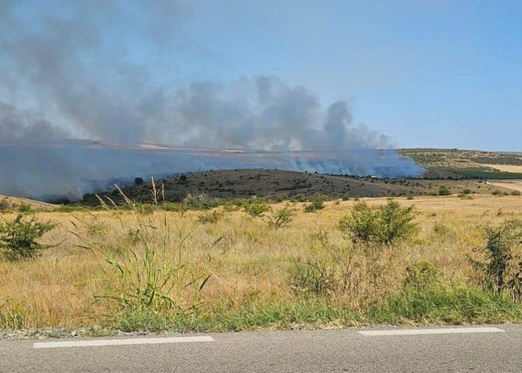 incendiu de vegetatie uscata intre topraisar si mereni 68c03b31cf08e