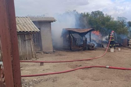 incendiu la o anexa gospodareasca din tulcea pompierii intervin de urgenta 68c286527caba