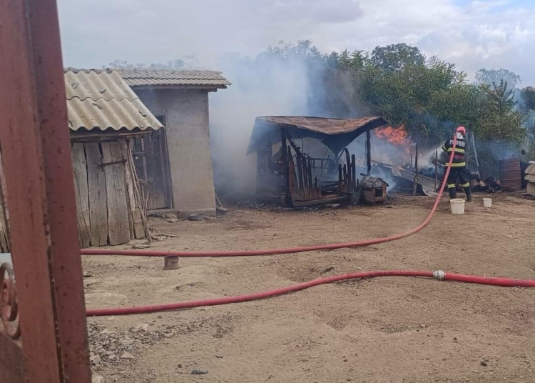 incendiu la o anexa gospodareasca din tulcea pompierii intervin de urgenta 68c286527caba