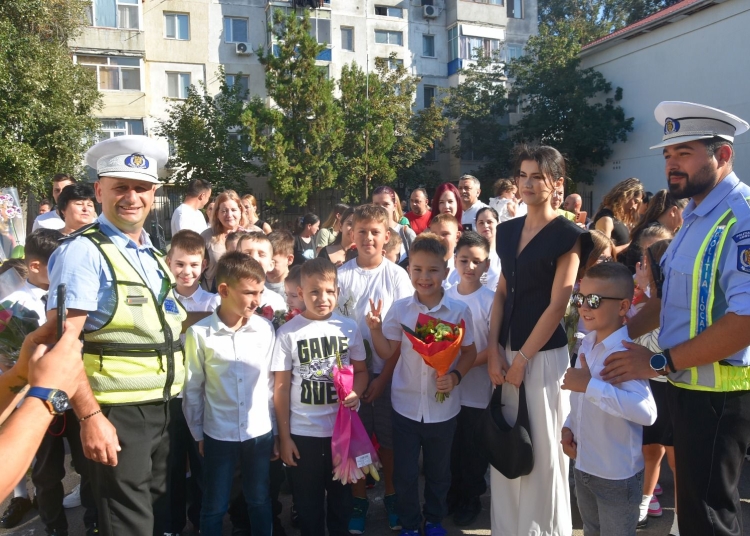 politia locala constanta alaturi de elevi si in acest an scolar 68be94518d4f9