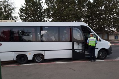 politistii au verificat daca operatorii de transport persoane respecta normele legale au fost aplicate amenzi 68d4f6a0d8fab