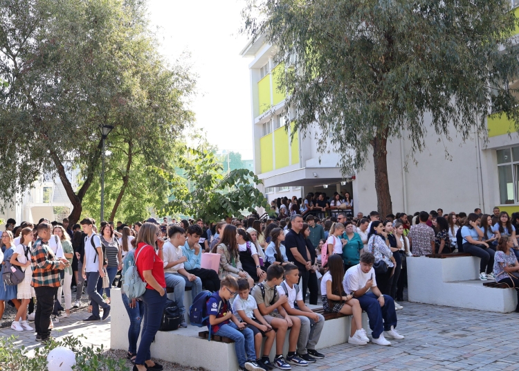 presedintele consiliului judetean tulcea horia teodorescu prezent la festivitatea de deschidere a noului an scolar la liceul teoretic grigore moisil 68bec307e82fd