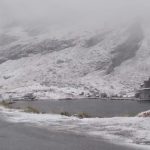 prima ninsoare din acest sezon pe transfagarasan drumarii intervin cu material antiderapant 68da52e3bdb18