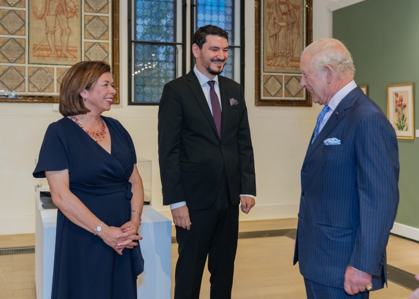 regele charles al iii lea a vizitat expozitia marie of romania artist queen la the kings foundation garrison chapel gallery 68dbeb2bc4707