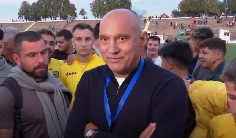 sa fii antrenor e cel mai greu pe banca te transformi cred ca eu eram eliminat la fiecare meci video 68da91c5a9fec