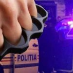 scandal cu repetitie urmat de retineri la valu lui traian mai multi indivizi s au batut si s au injunghiat iar doi dintre ei au fost retinuti 68cd56e19f7e8