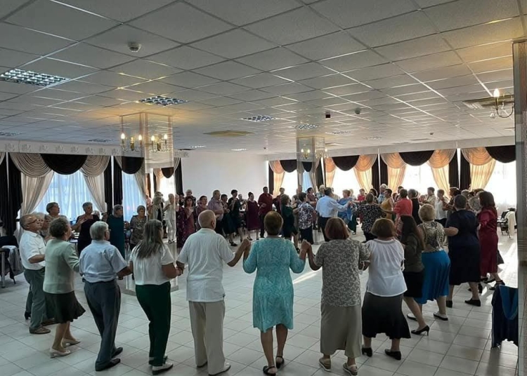 serata dansanta pentru seniorii orasului navodari 68d1b443123f2