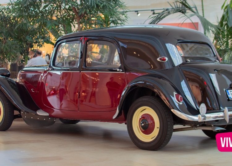 sute de masini retro si de colectie va asteapta sa le admirati la pavilionul expozitional din constanta 68d7ad8bd6486