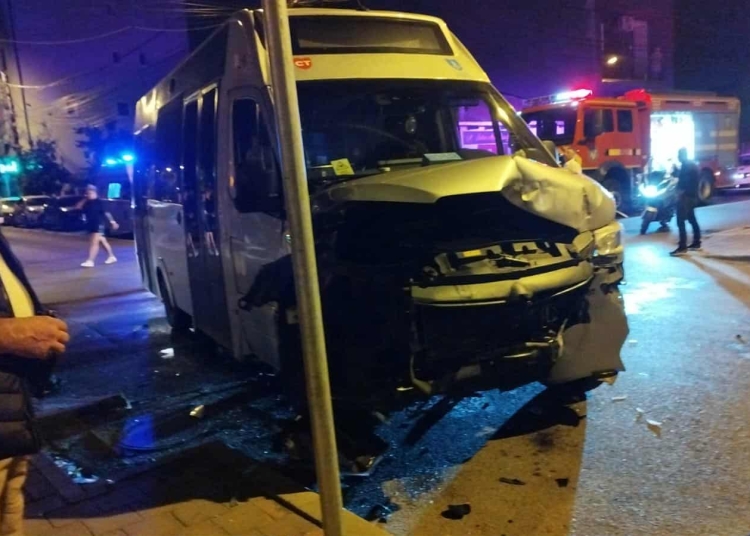 un autobuz apartinand ct bus implicat intr o coliziune pe strada unirii 68c88a284d838