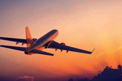 un avion a zburat in cerc o ora deasupra unui oras controlorul aeriean dormea bustean 68cbd4bb2fc91