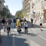 video fenomenul a ajuns si in bucuresti a furat mancarea din ghiozdan unui livrator 68cfbc64cee24
