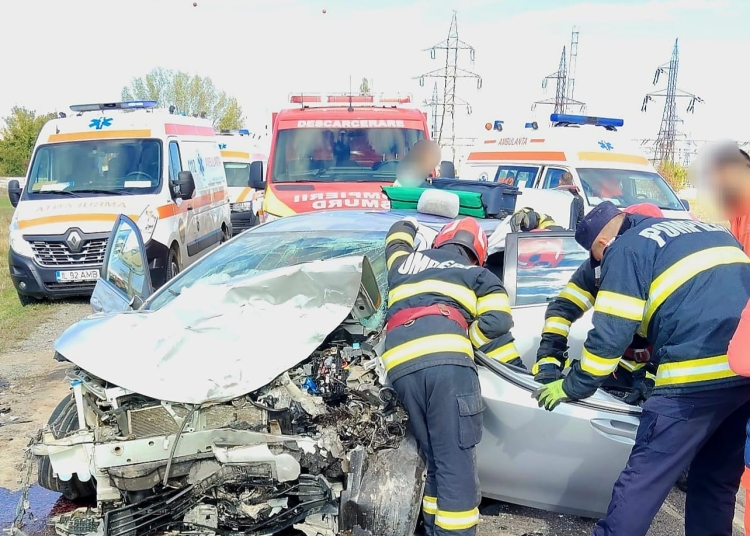 accident cu patru autoturisme la slobozia doua victime au fost transportate la spital 68f4c02ce47d5