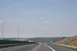 accident pe a2 un camion a rupt glisiera mediana si a blocat circulatia spre bucuresti 68f0dadb998e1