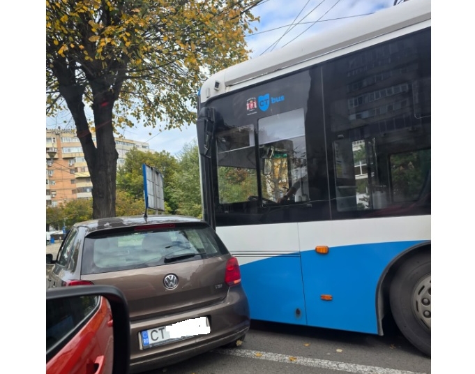 accident rutier in tomis nord intre un autobuz si un autoturism 68f0ca7628a66