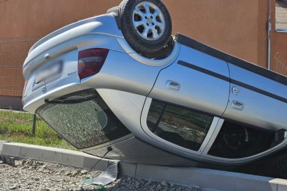 accident rutier la corbu o masina s a rasturnat un tanar preluat in stare critica de smurd 68de152a8315f