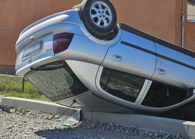 accident rutier la corbu o masina s a rasturnat un tanar preluat in stare critica de smurd 68de152a8315f