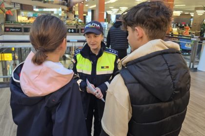 actiuni preventive ale politistilor la mangalia si harsova elevii unei scoli au fost angrenati in activitati interactive 68f756414d7ed