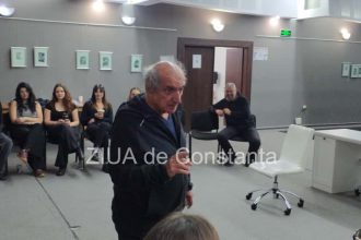 actorul mihai gruia sandu isi da intalnire cu studentii de la facultatea de arte ai universitatii ovidius constanta fotovideo 68ee02767eb46