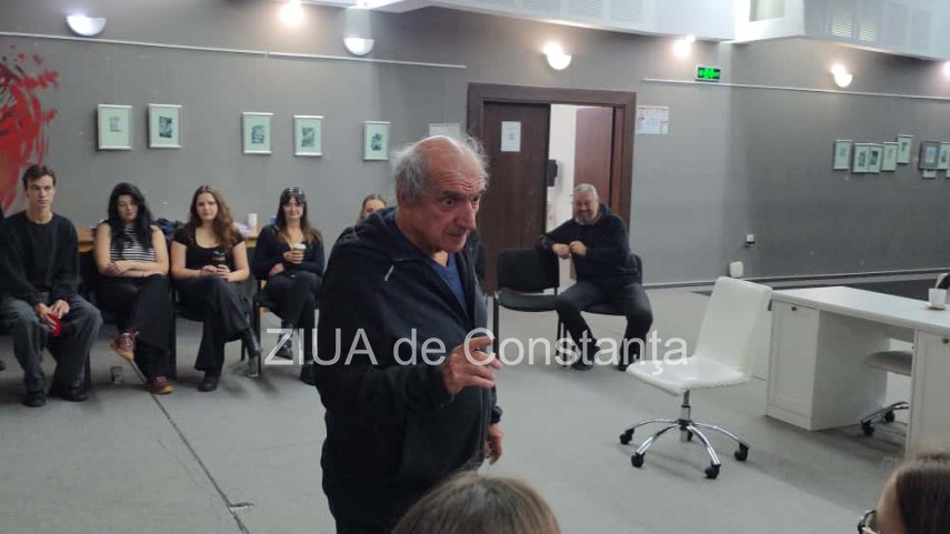 actorul mihai gruia sandu isi da intalnire cu studentii de la facultatea de arte ai universitatii ovidius constanta fotovideo 68ee02767eb46