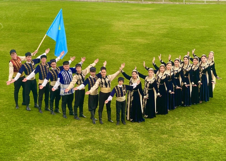 ansamblul can renkler din topraisar la festivalul toamnei din carcea 6902f9280548f