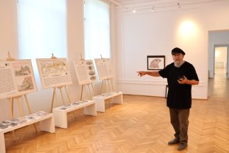 artistul ion titoiu in centrul atentiei la vernisajul expozitiei atelier 68e4e00f4f7db
