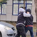 Conflict pasional în trafic: soția agresată, concubin lovit cu pietre 9 atac violent din gelozie in trafic pe drumul spre constanta sotie luata pe capota concubin batut cu pietre 68fea63eaabce