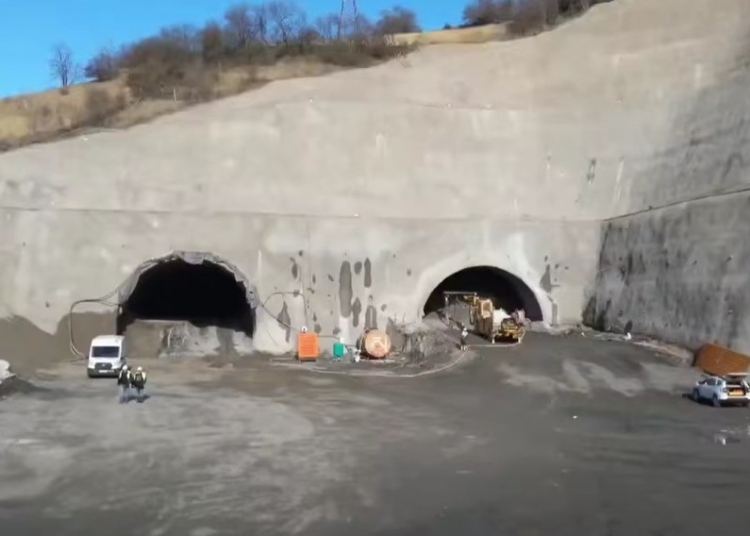 au inceput operatiunile de dinamitare necesare construirii tunelului robesti de pe sectiunea 2 a autostrazii sibiu pitesti 68ff820e26c8e