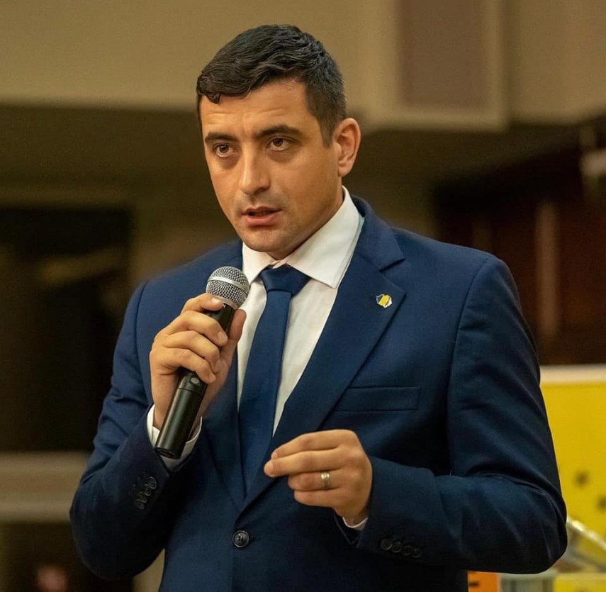 aur isi doreste desfiintarea curtii constitutionale nu isi mai are rostul si nu mai are increderea romanilor 68ee306cee685