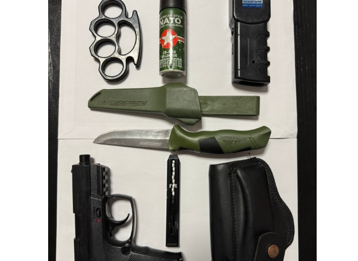 barbat depistat cu pistol cutit si dispozitiv cu electrosocuri asupra sa in zona garii din constanta 68f9d164a232c