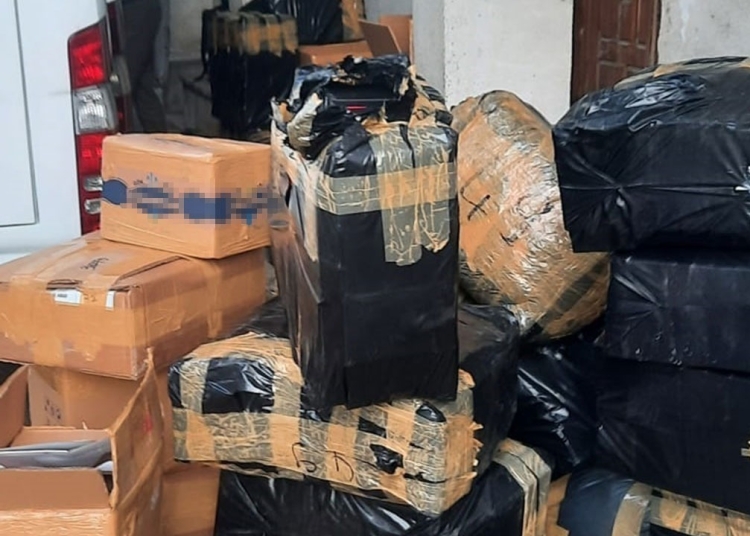 bunuri in valoare de peste 450 000 lei susceptibile a fi contrafacute descoperite de politistii de frontiera din cadrul garzii de coasta 68e387b1cd38b