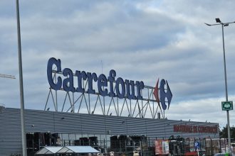 carrefour se pregateste sa vanda magazinele din romania 68fb57aed4ee7