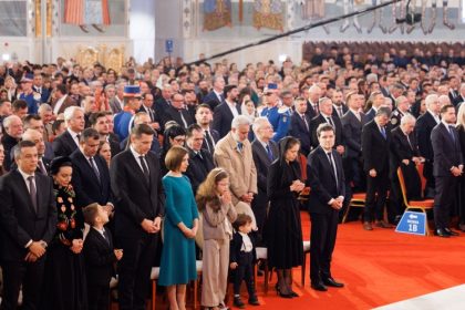 catedrala mantuirii neamului a fost sfintita ce au transmis presedintii nicusor dan si maia sandu dupa slujba 68feb922125ef
