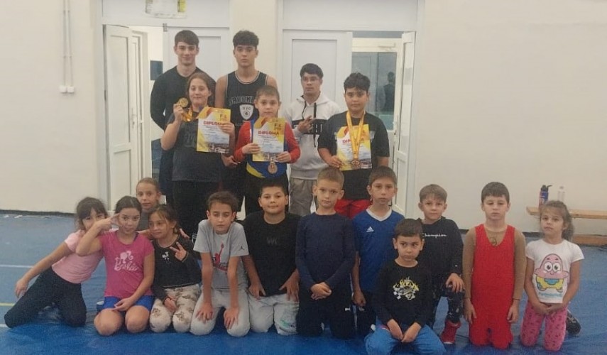cs navodari sase medalii la festivalul micului luptator andreea ulmeanu a cucerit aurul galerie foto 68e9121d3d89b