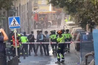 dezastru in inima madridului o cladire s a prabusit zona a fost restrictionata si se cauta supravietuitori 68e51850bd479
