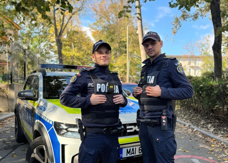 doi politisti au salvat un batran dintr o casa cuprinsa de flacari in eforie 68f552a245e64