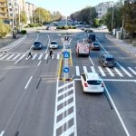 Au fost amenajate două scuaruri mediane la trecerile de pietoni de pe strada Dezrobirii, în apropierea intersecției cu strada Eliberării. 9 doua noi scuaruri mediane au fost amenajate la trecerile de pietoni situate pe strada dezrobirii in apropierea intersectiei cu strada eliberarii 69047bde98f1b