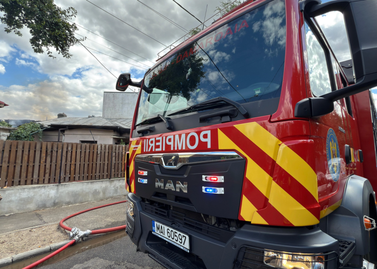 explozie puternica la o casa din dambovita doua persoane au fost duse la spital 68f4e92d76108