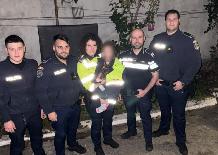 fetita de 3 ani gasita singura pe strada in braila returnata in siguranta familiei dupa interventia politiei 68f4d9e9472cc