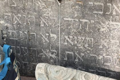 foto tablele legii originale au fost inapoiate sinagogii mari din constanta 68fa211435891