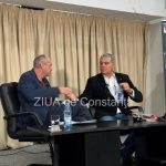 fotovideo istoricul adrian cioroianu si scriitorul angelo mitchievici in dialog la biblioteca judeteana ioan n roman constanta 68efae281aca2